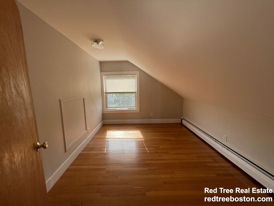 220 Banks St, Central Square