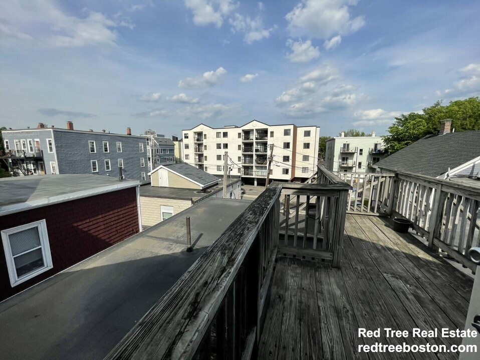 220 Banks St, Central Square