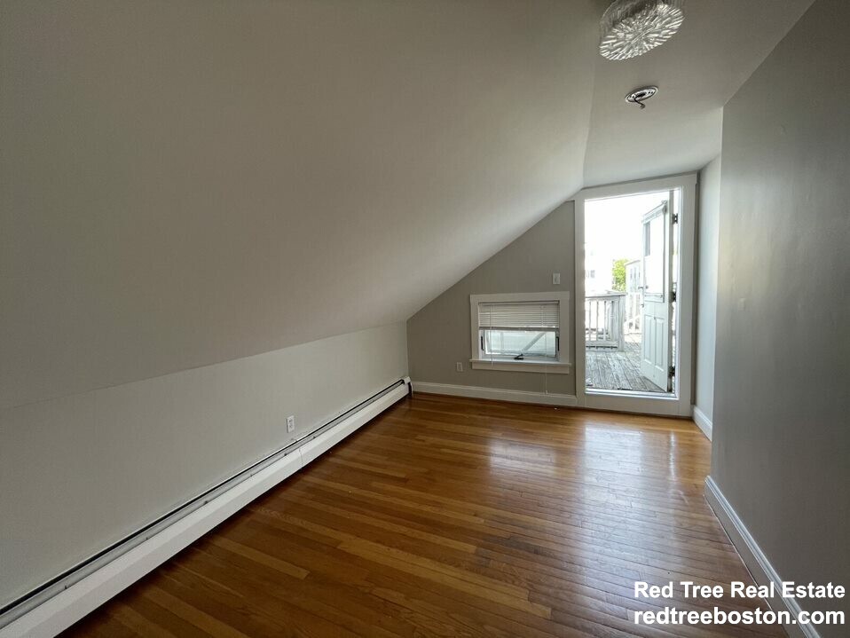 220 Banks St, Central Square