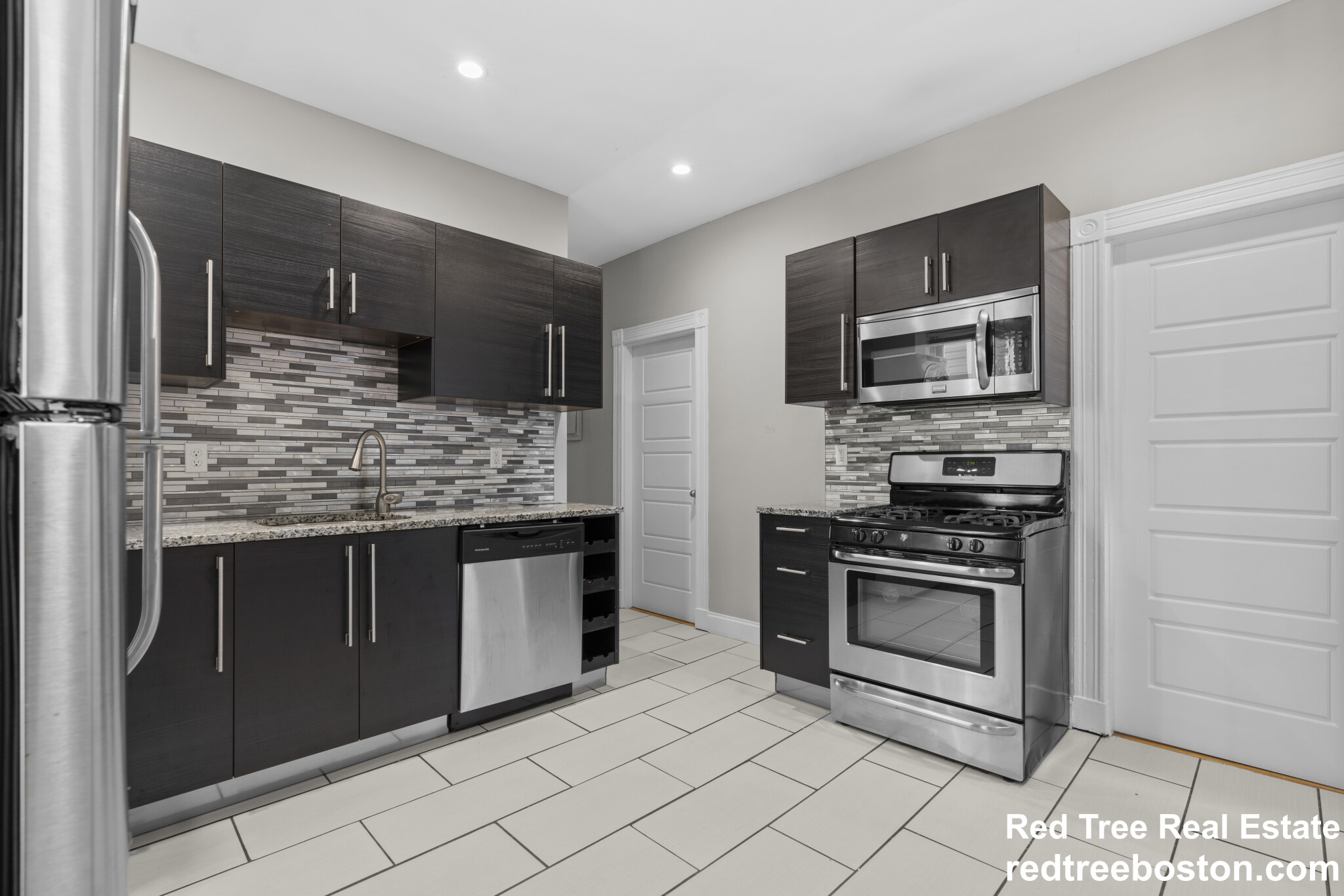 35 Harbor View St, Dorchester