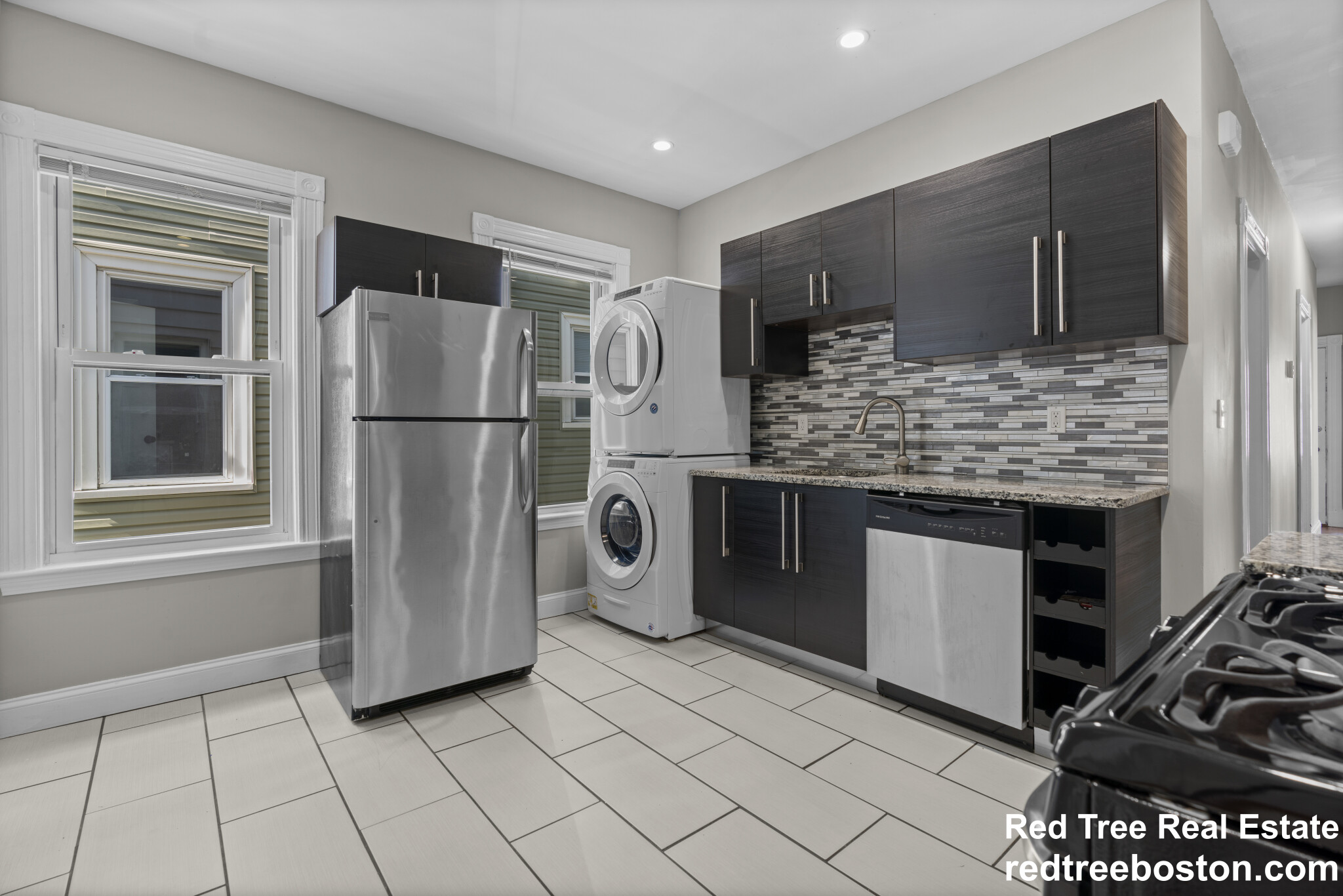 35 Harbor View St, Dorchester