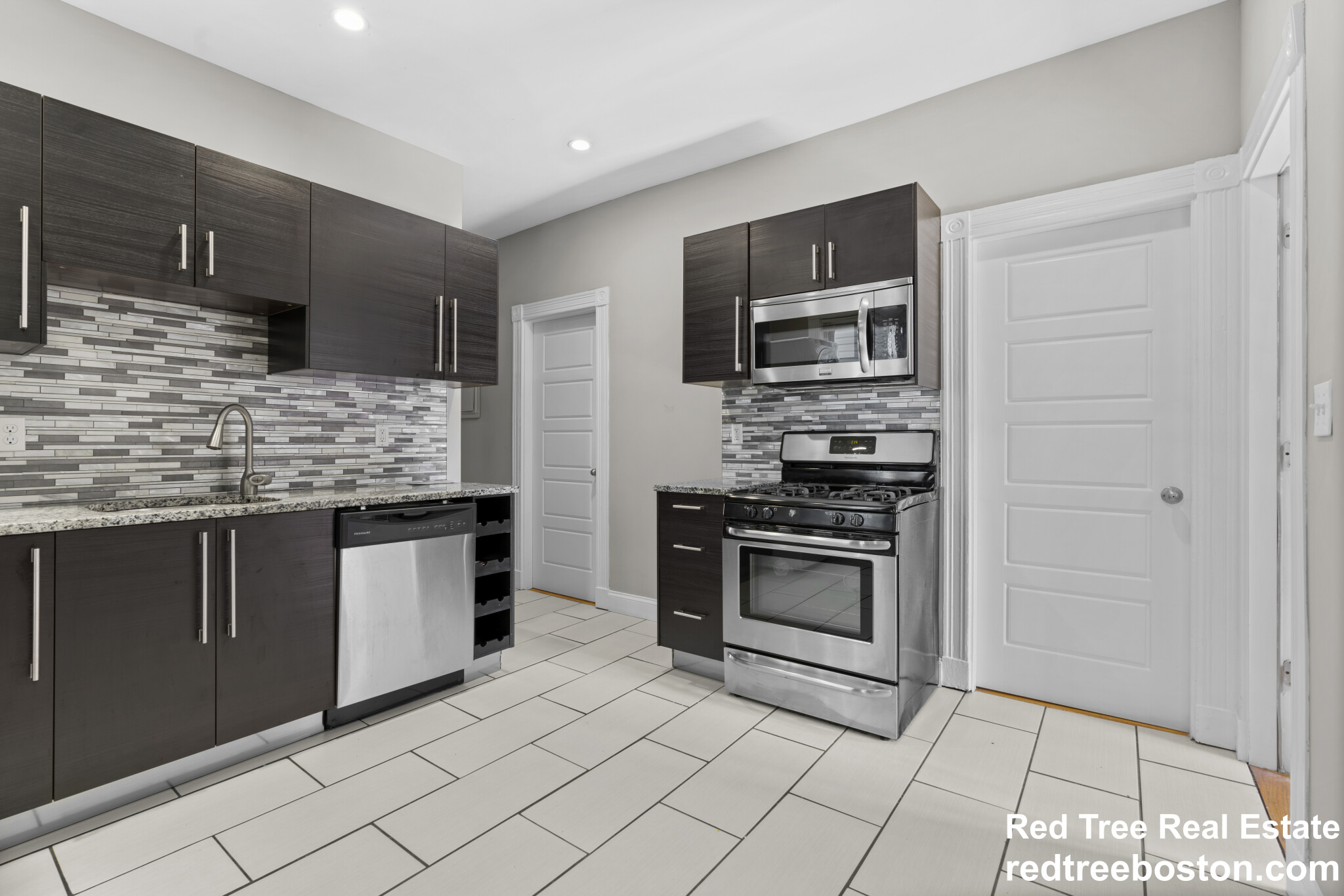 35 Harbor View St, Dorchester