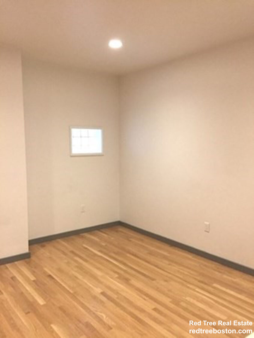 144 Bowdoin St, Beacon Hill