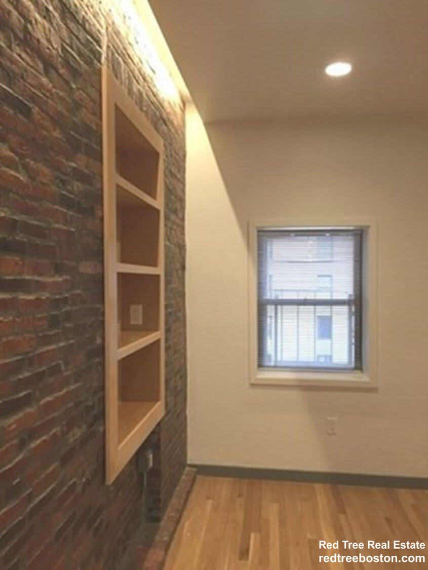 144 Bowdoin St, Beacon Hill