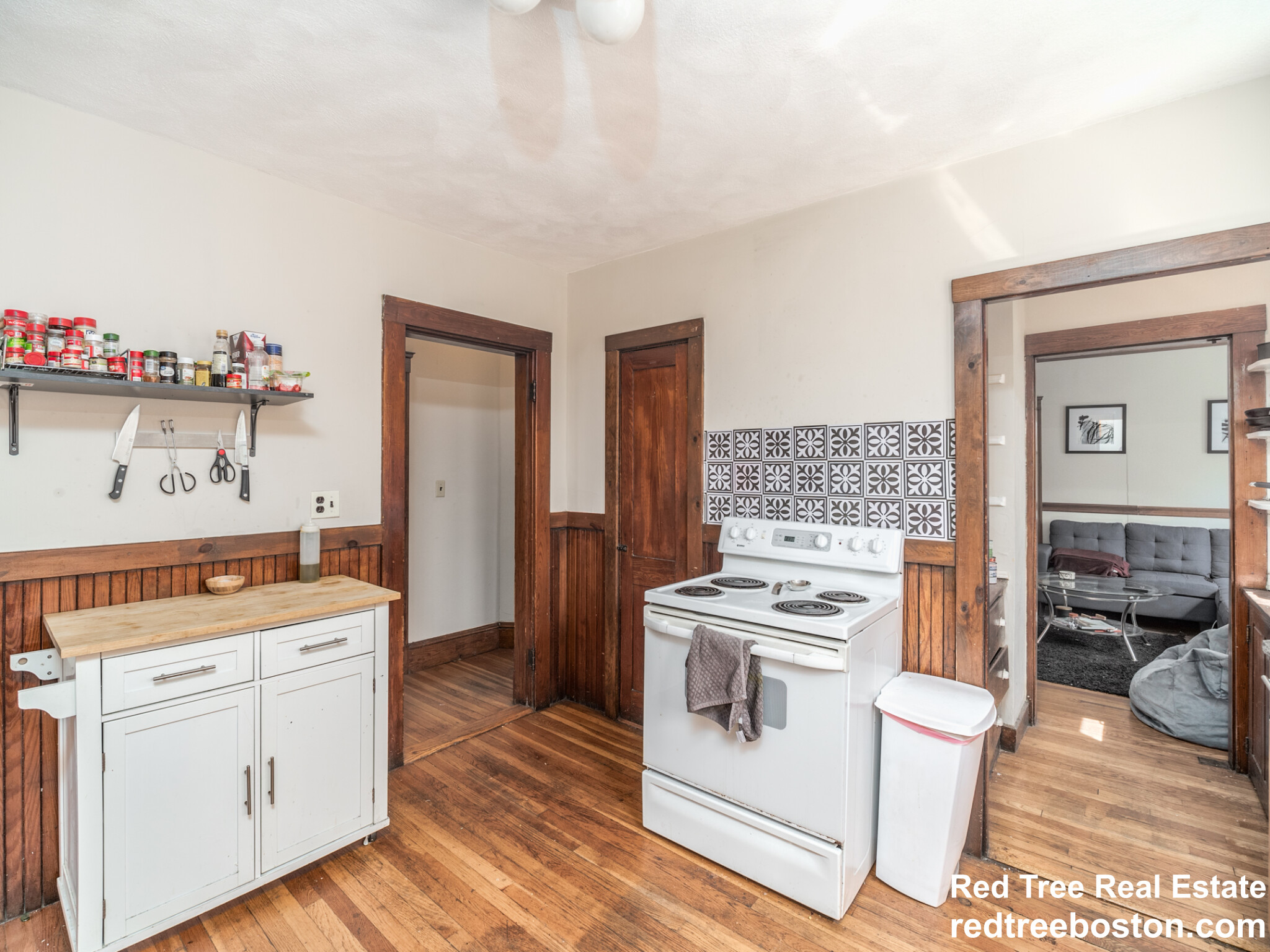 52 Upland Rd, West Somerville