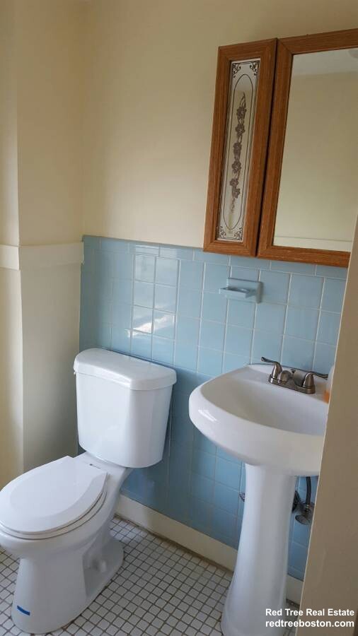 99 Manthorne Rd, West Roxbury