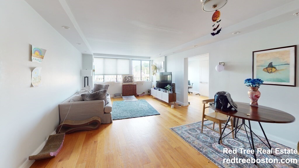 1731 Beacon St, Washington Square