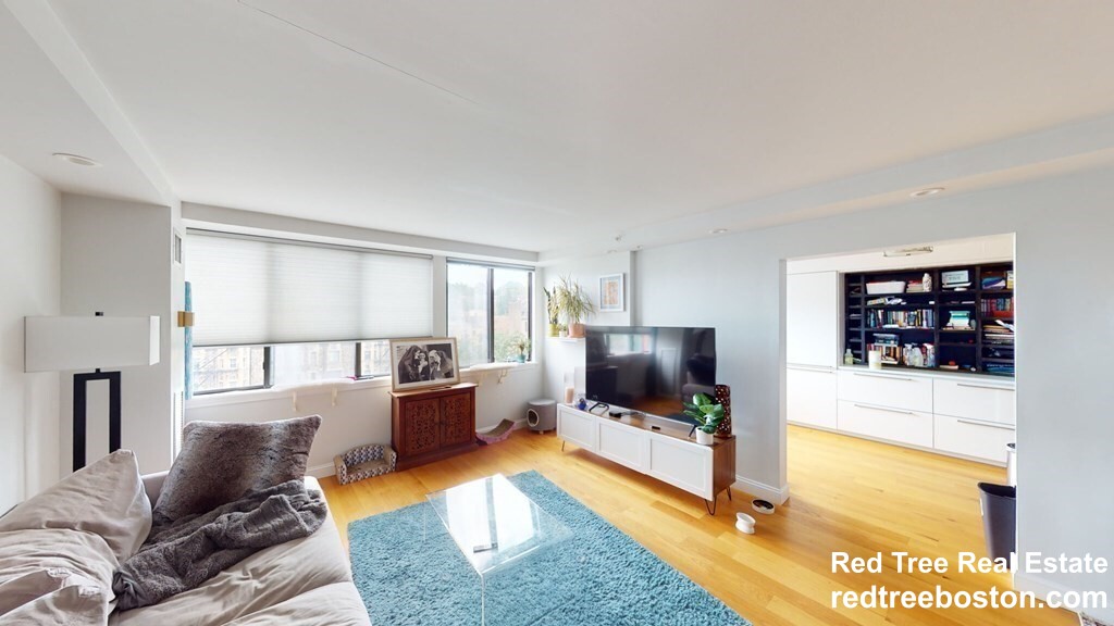 1731 Beacon St, Washington Square