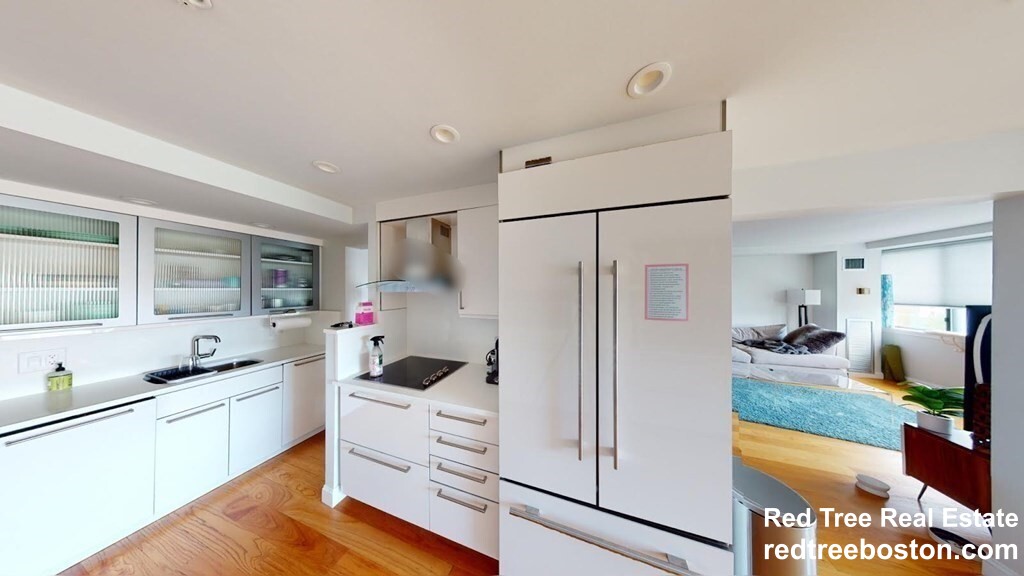 1731 Beacon St, Washington Square