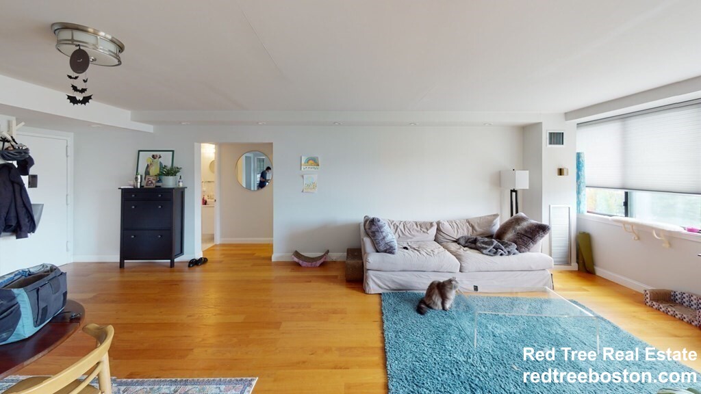 1731 Beacon St, Washington Square