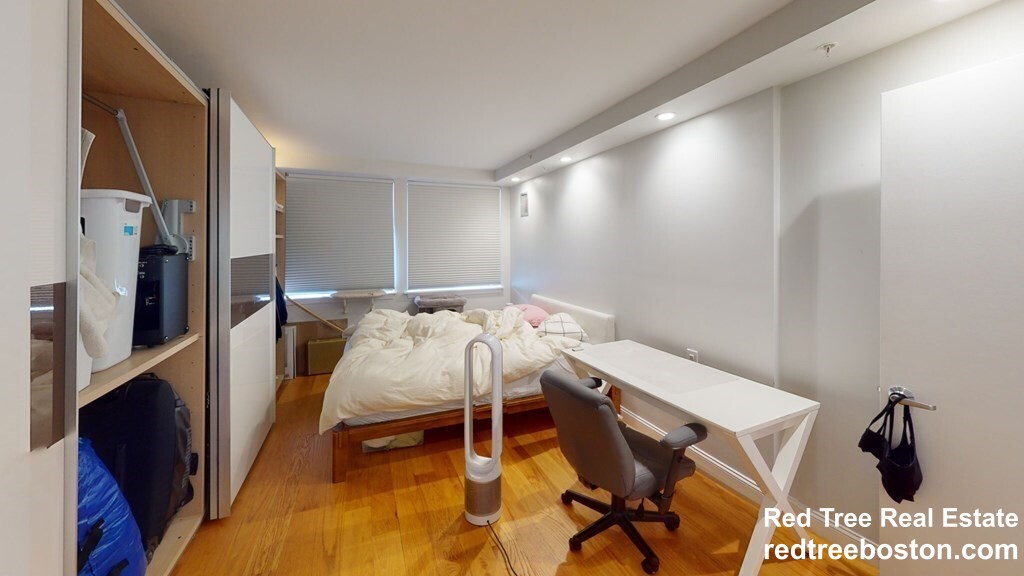 1731 Beacon St, Washington Square