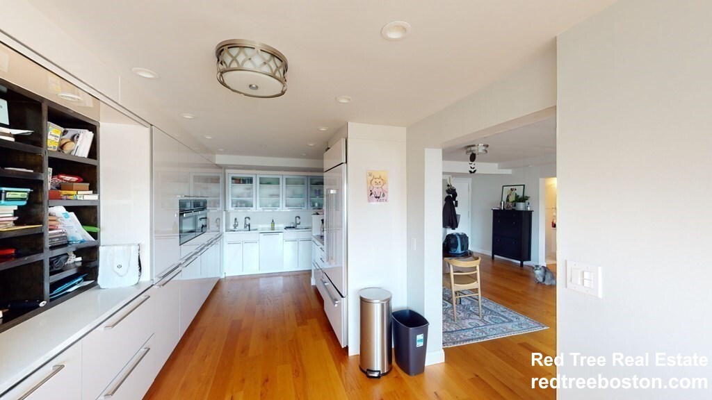 1731 Beacon St, Washington Square