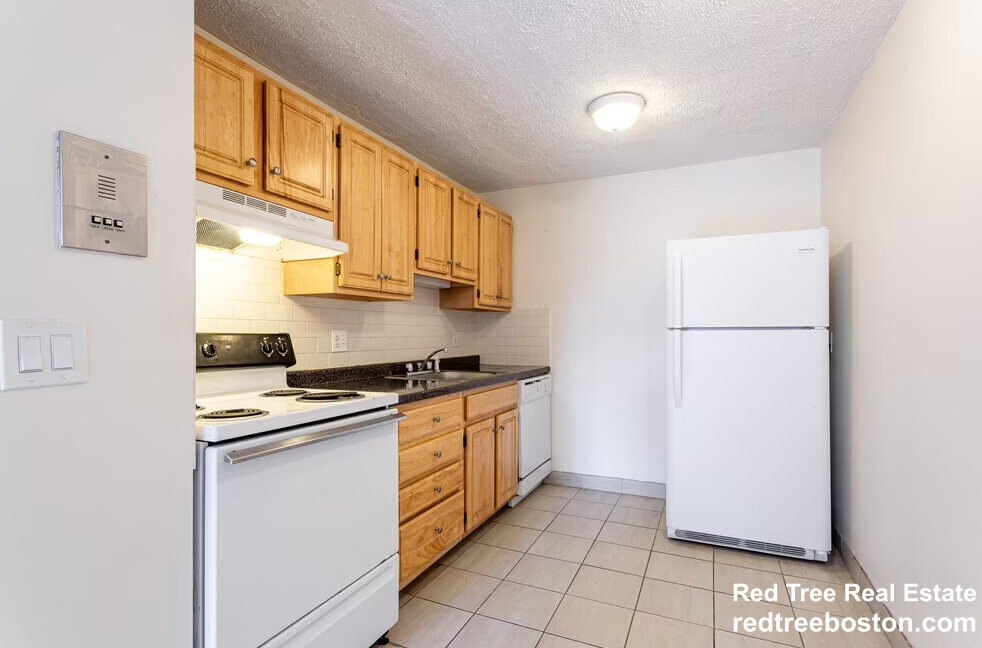 88 Gardner St, Allston