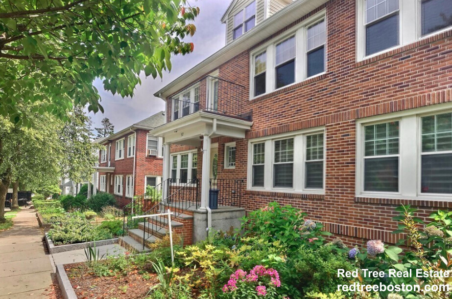 57 Lawton St, Coolidge Corner