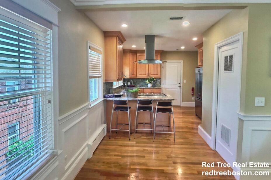 57 Lawton St, Coolidge Corner