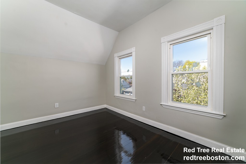 11 Baker Rd, Everett