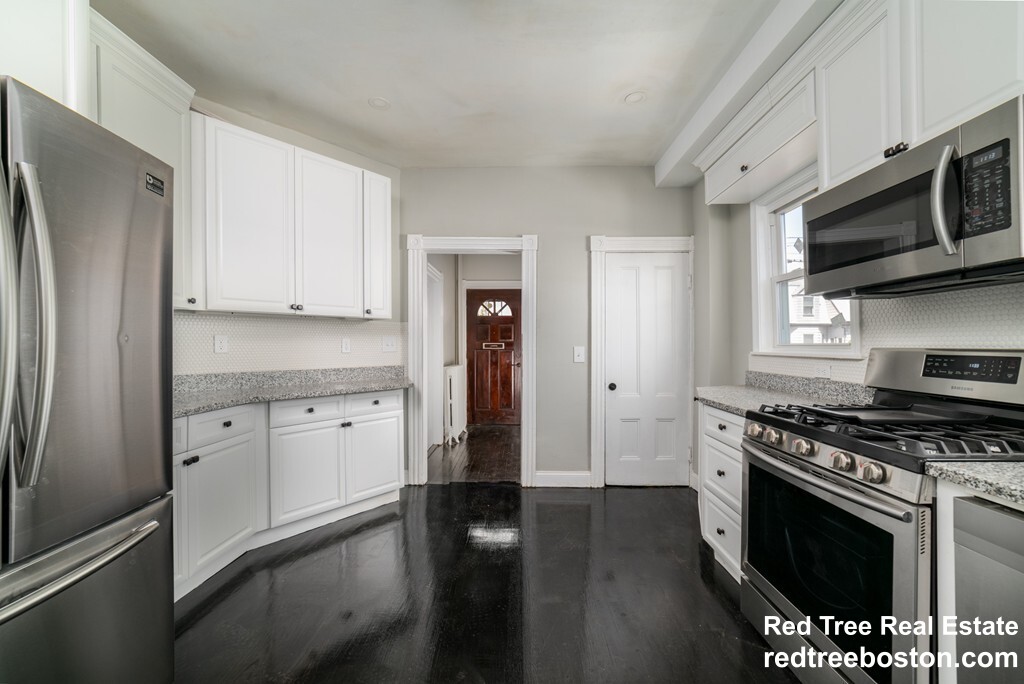 11 Baker Rd, Everett