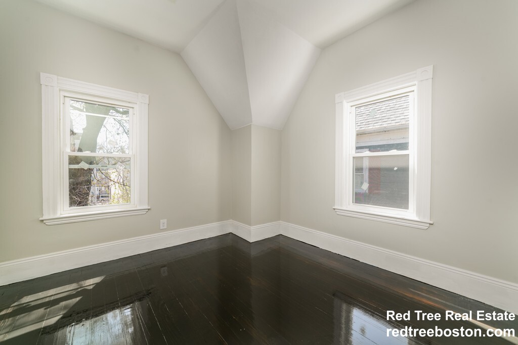 11 Baker Rd, Everett