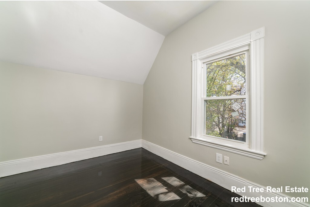 11 Baker Rd, Everett