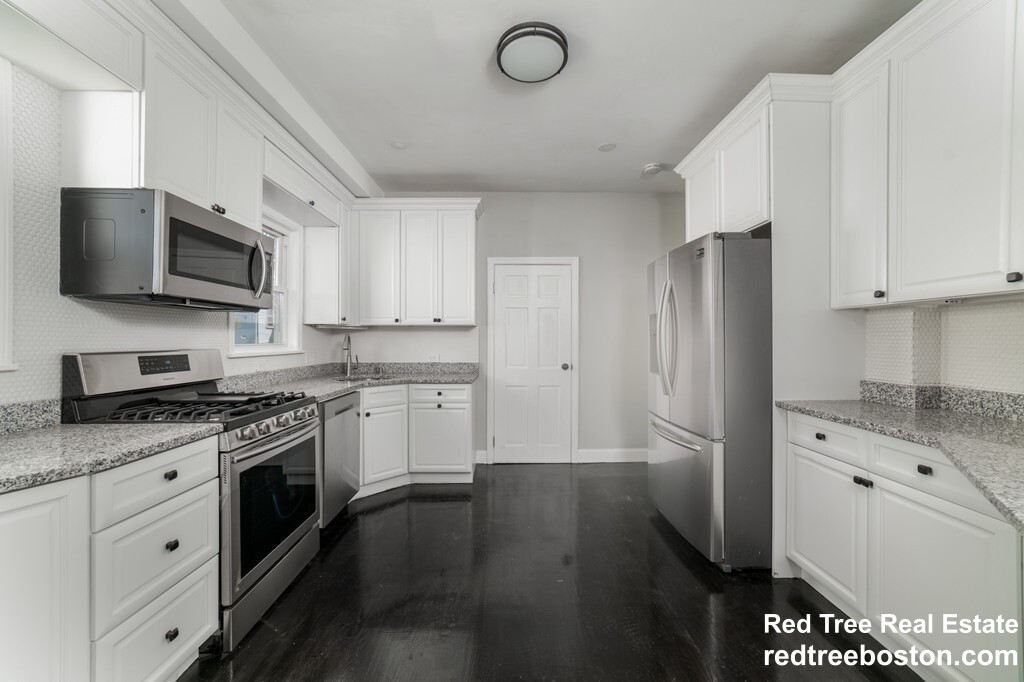 11 Baker Rd, Everett