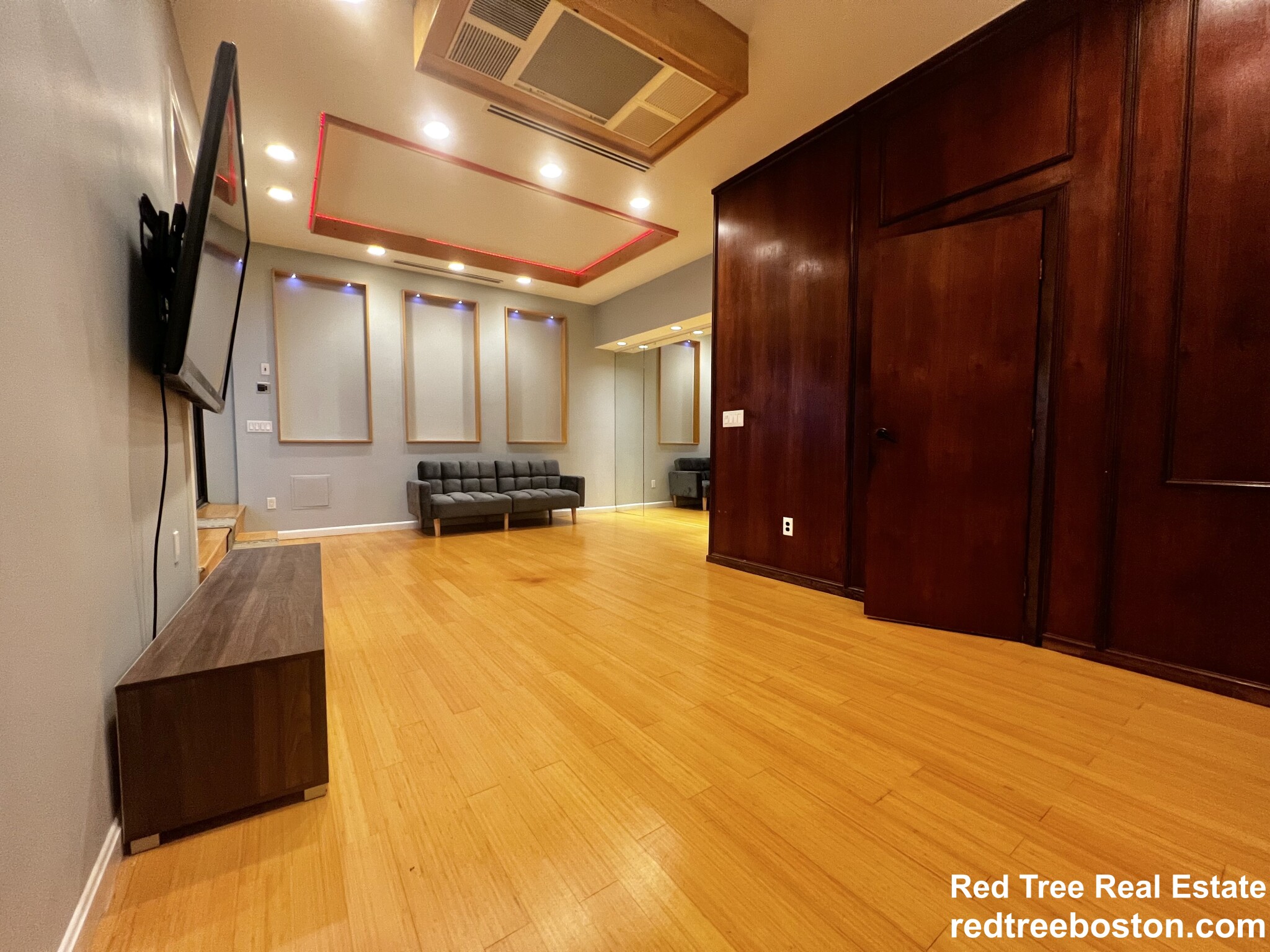 57 Broadlawn Park, Chestnut Hill