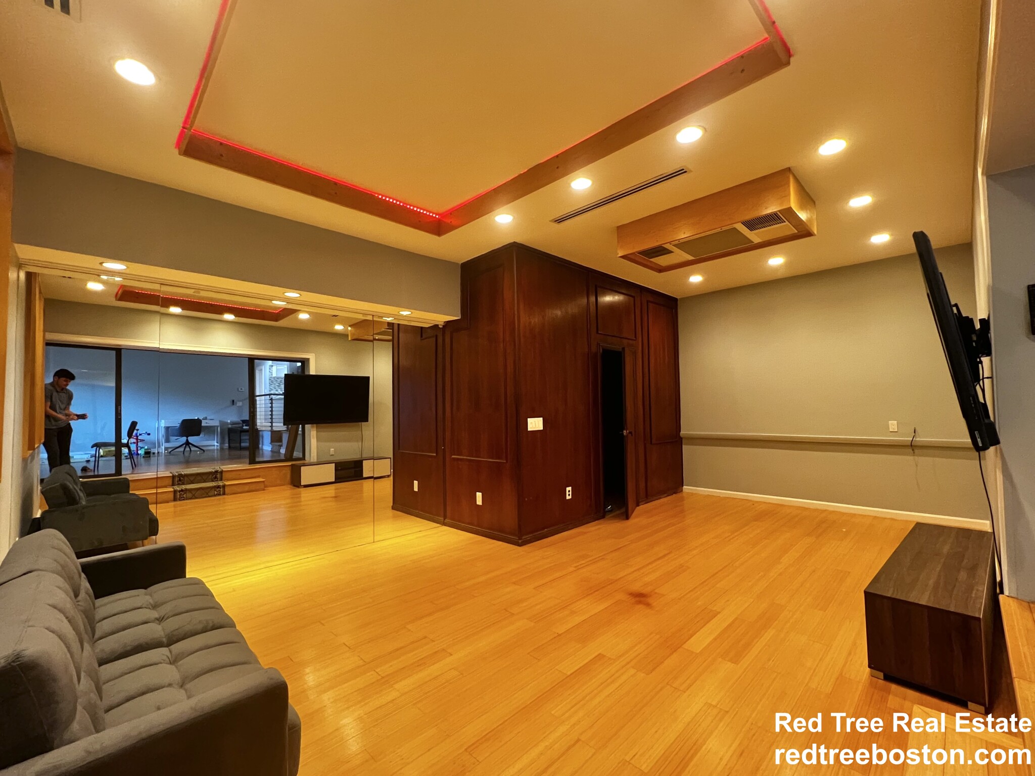 57 Broadlawn Park, Chestnut Hill