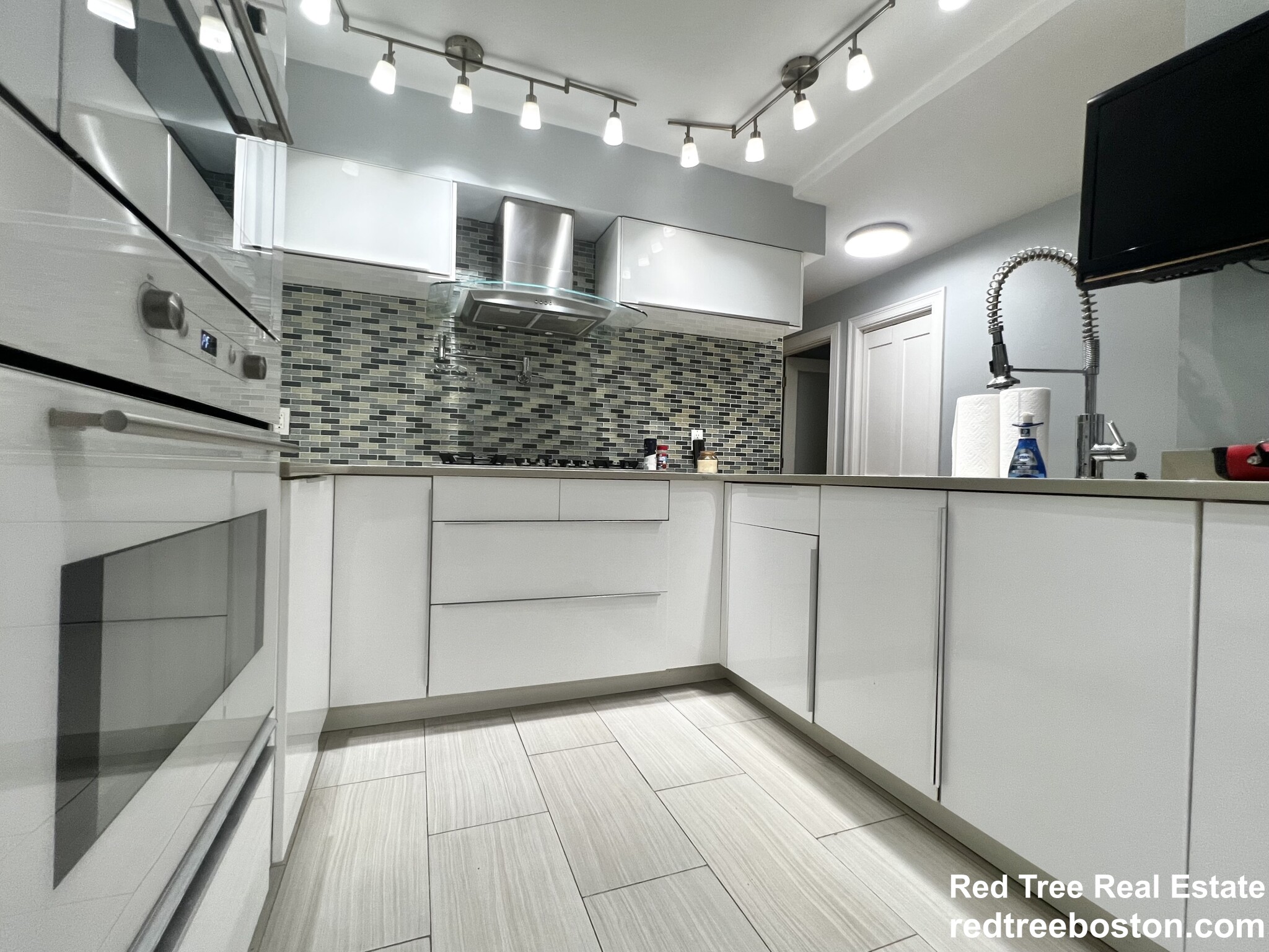 57 Broadlawn Park, Chestnut Hill