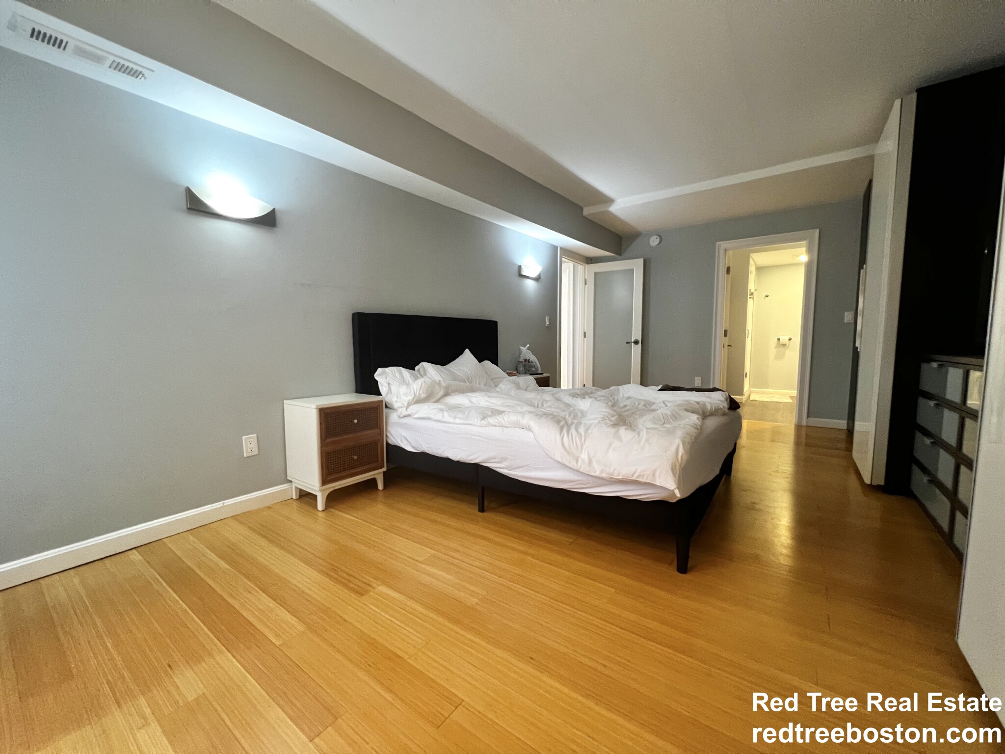 57 Broadlawn Park, Chestnut Hill