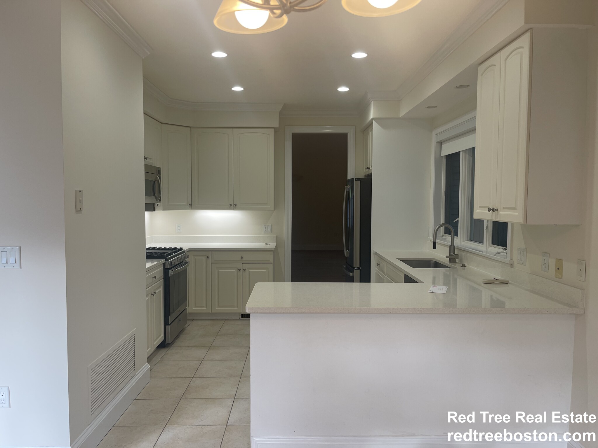 900 West Roxbury Pkwy, Chestnut Hill