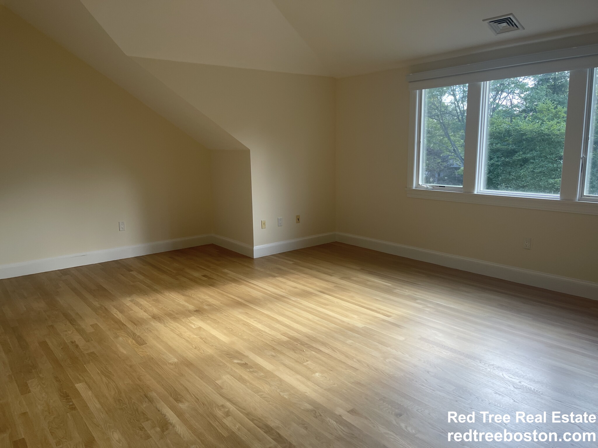 900 West Roxbury Pkwy, Chestnut Hill