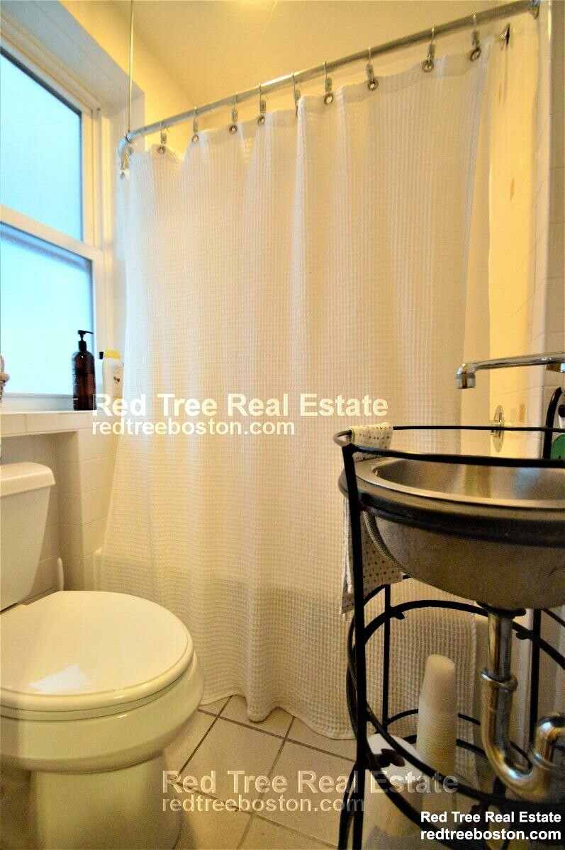 1031 Tremont St, South End