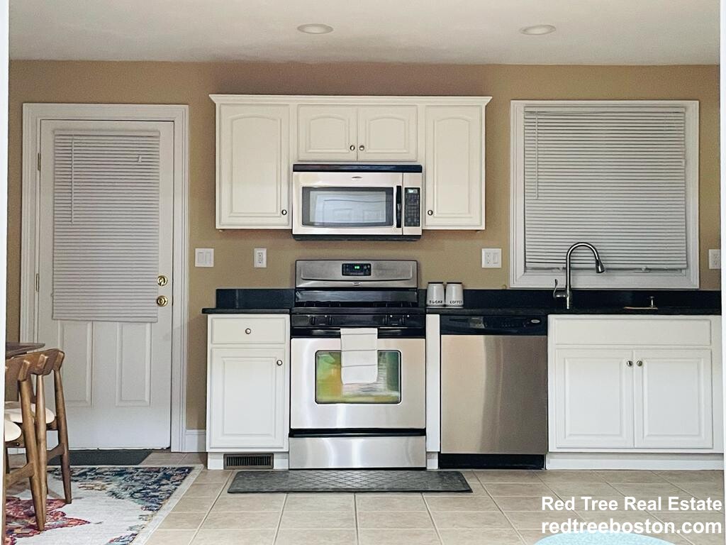 966 Washington St, Weymouth