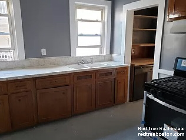 74 Lewis St, Everett