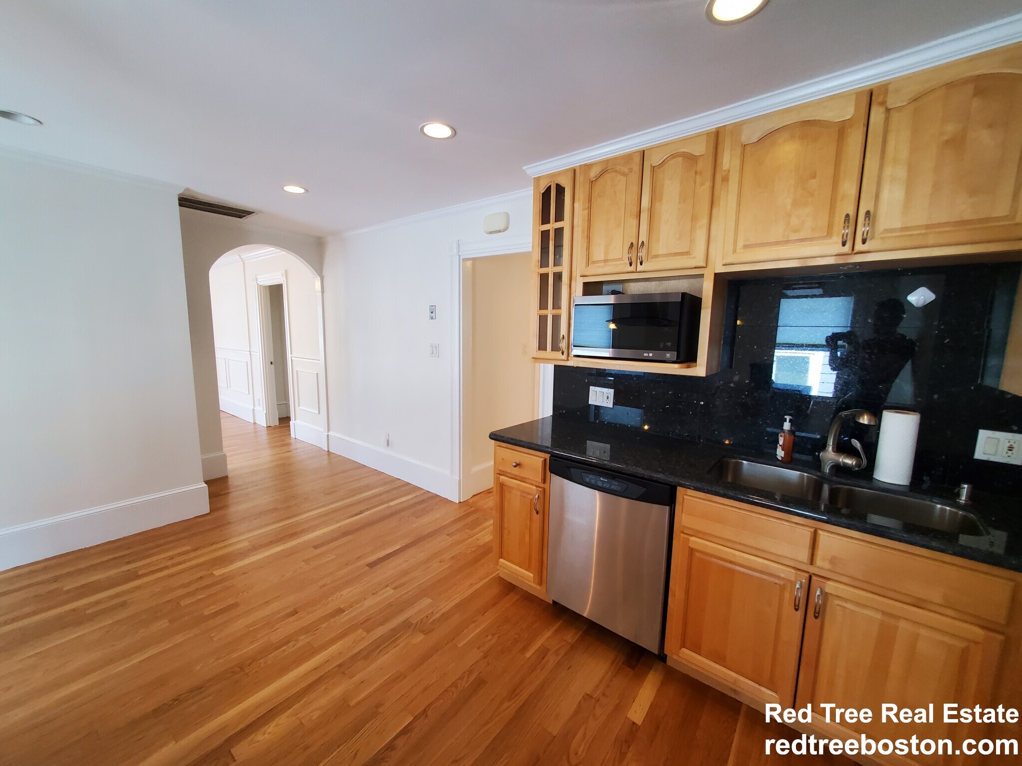 8 White Ave, Chestnut Hill