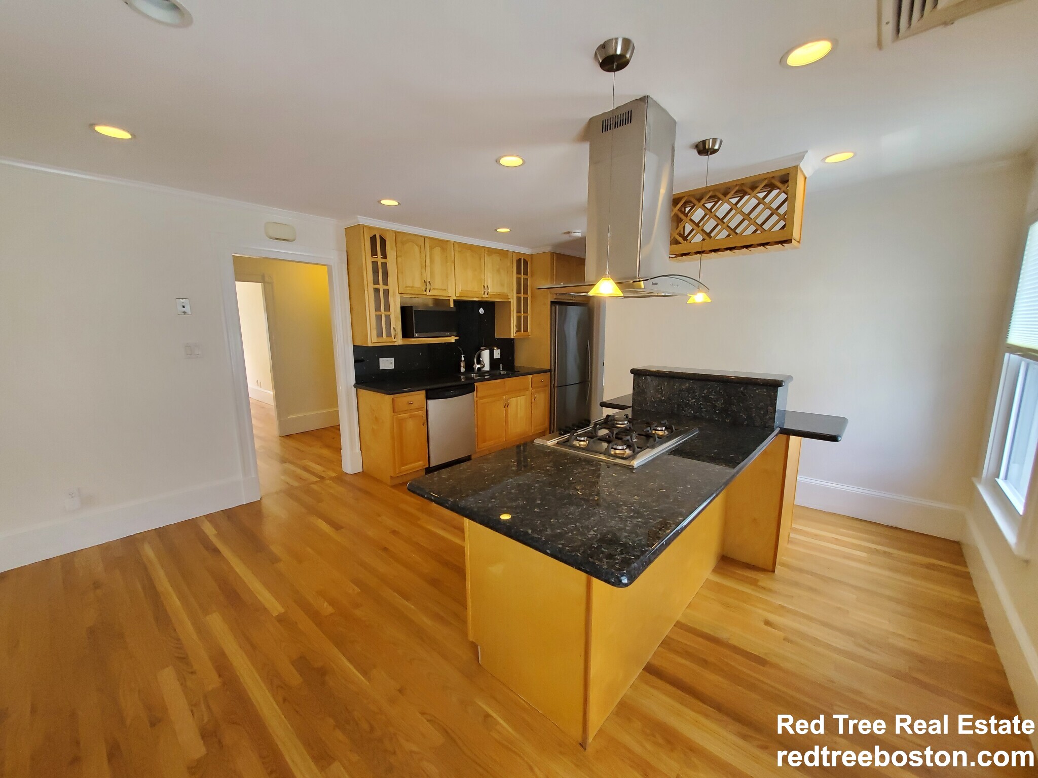 8 White Ave, Chestnut Hill