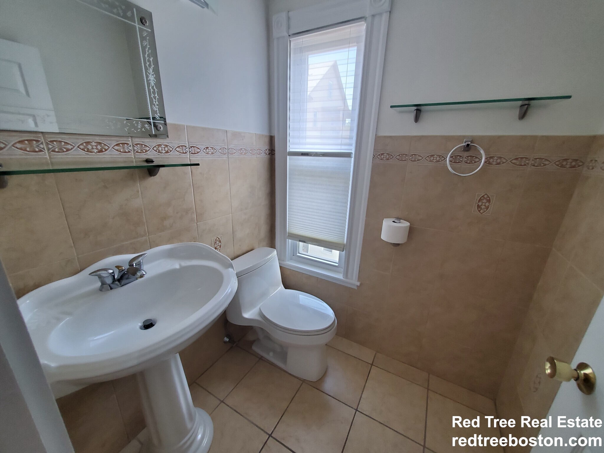 8 White Ave, Chestnut Hill