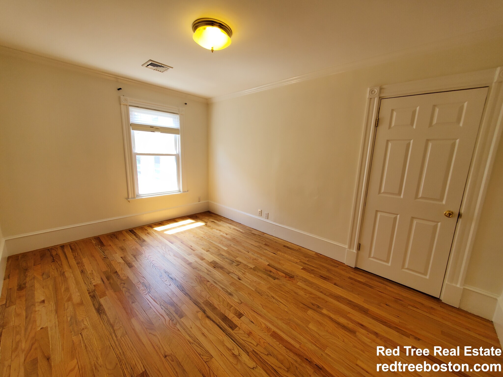 8 White Ave, Chestnut Hill