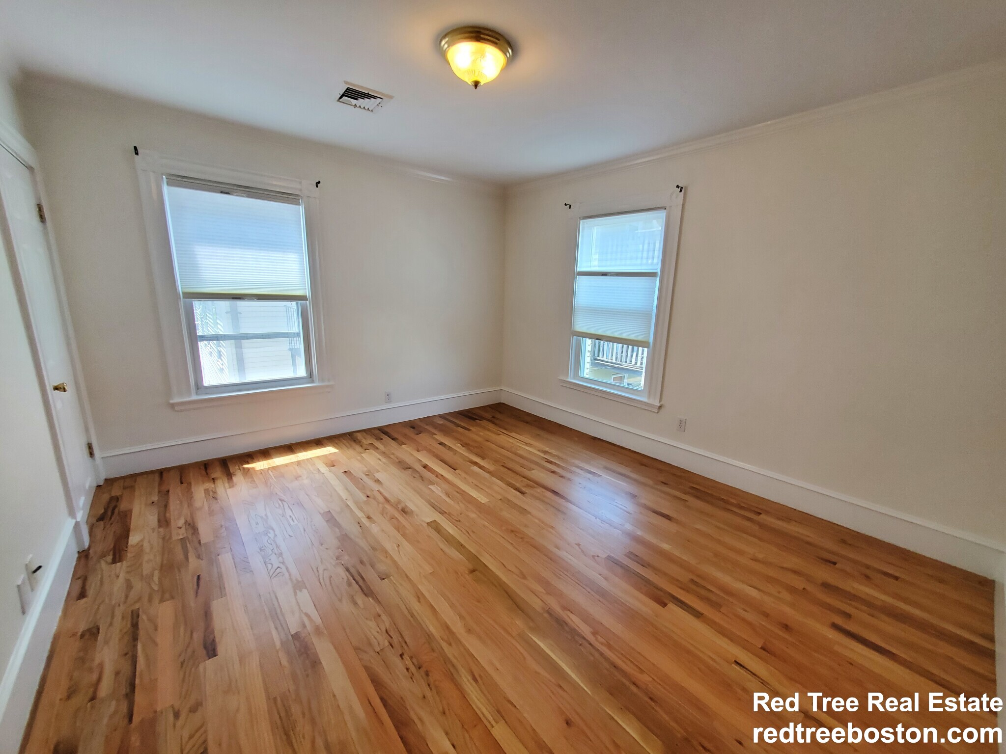 8 White Ave, Chestnut Hill