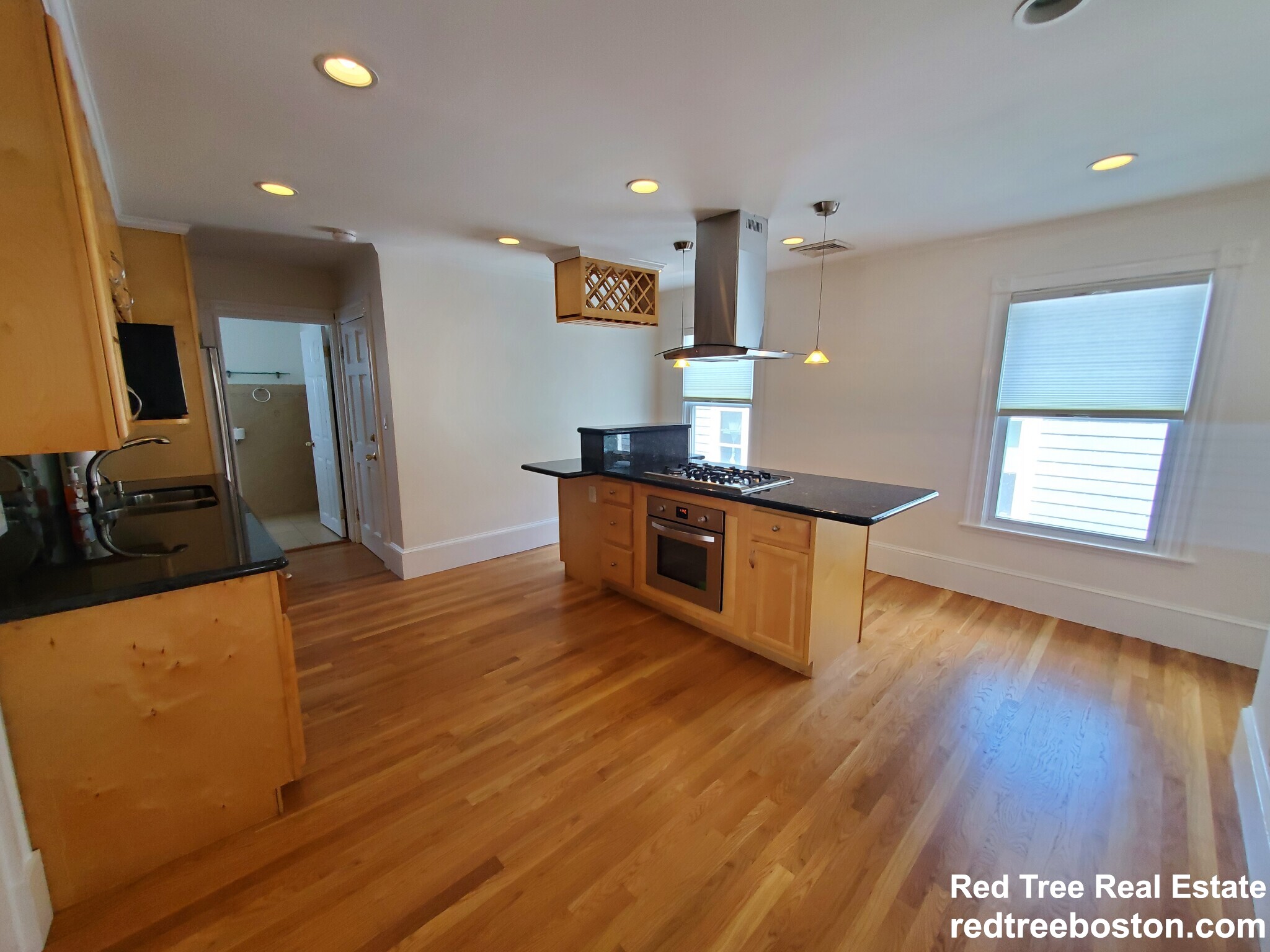 8 White Ave, Chestnut Hill