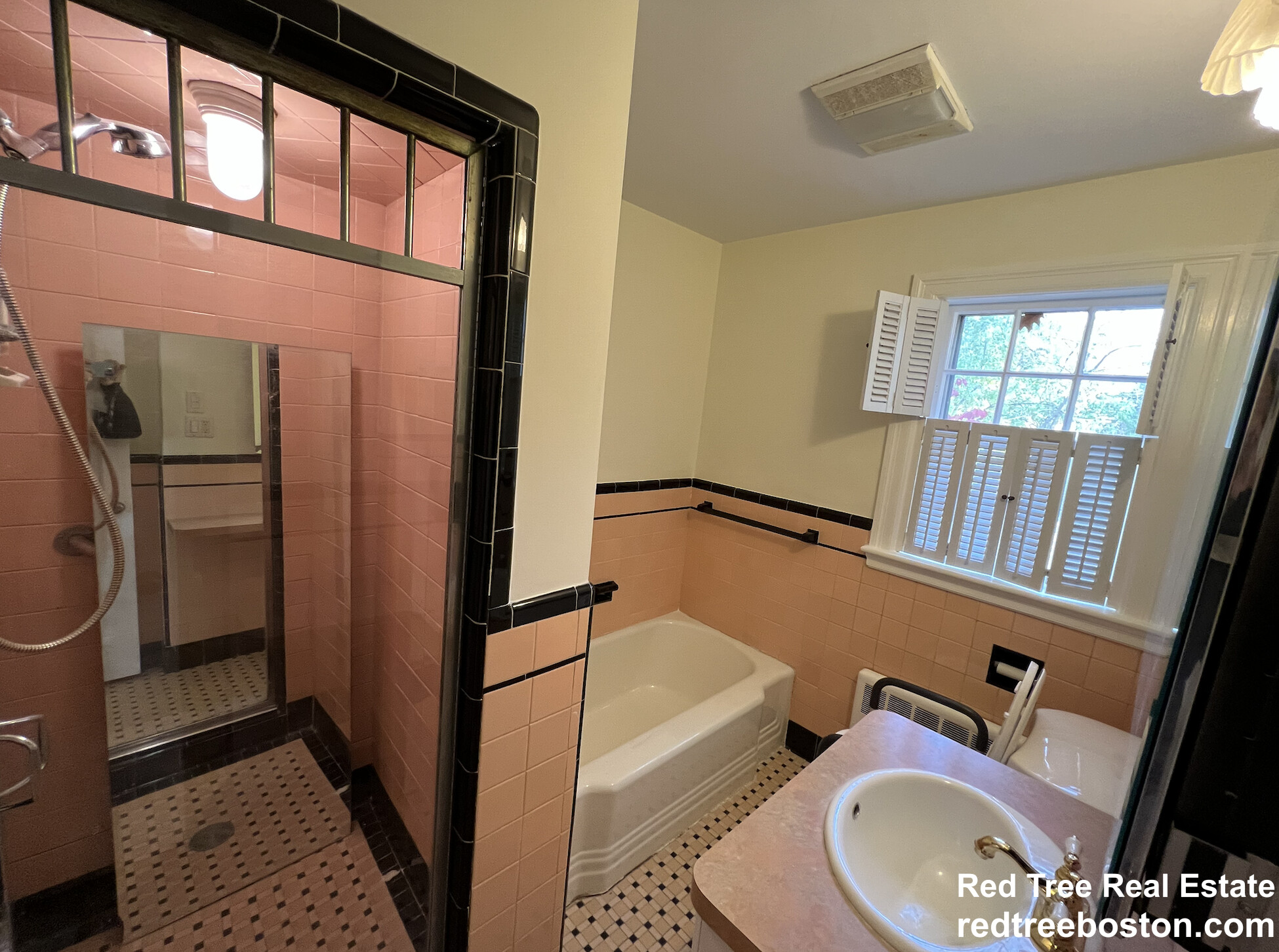 90 Bellingham Rd, Chestnut Hill