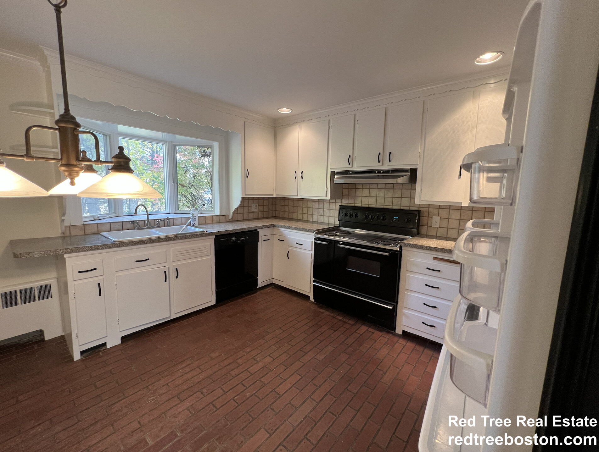 90 Bellingham Rd, Chestnut Hill