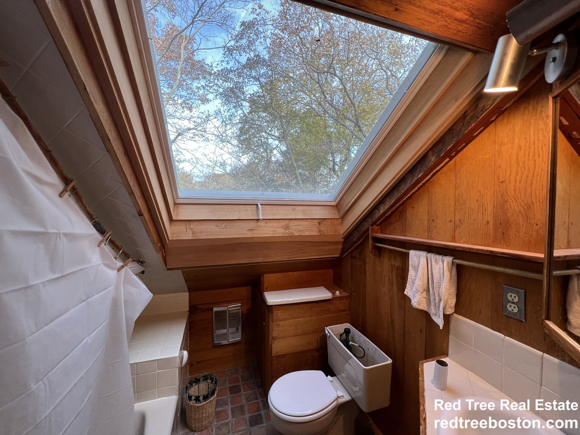 90 Bellingham Rd, Chestnut Hill