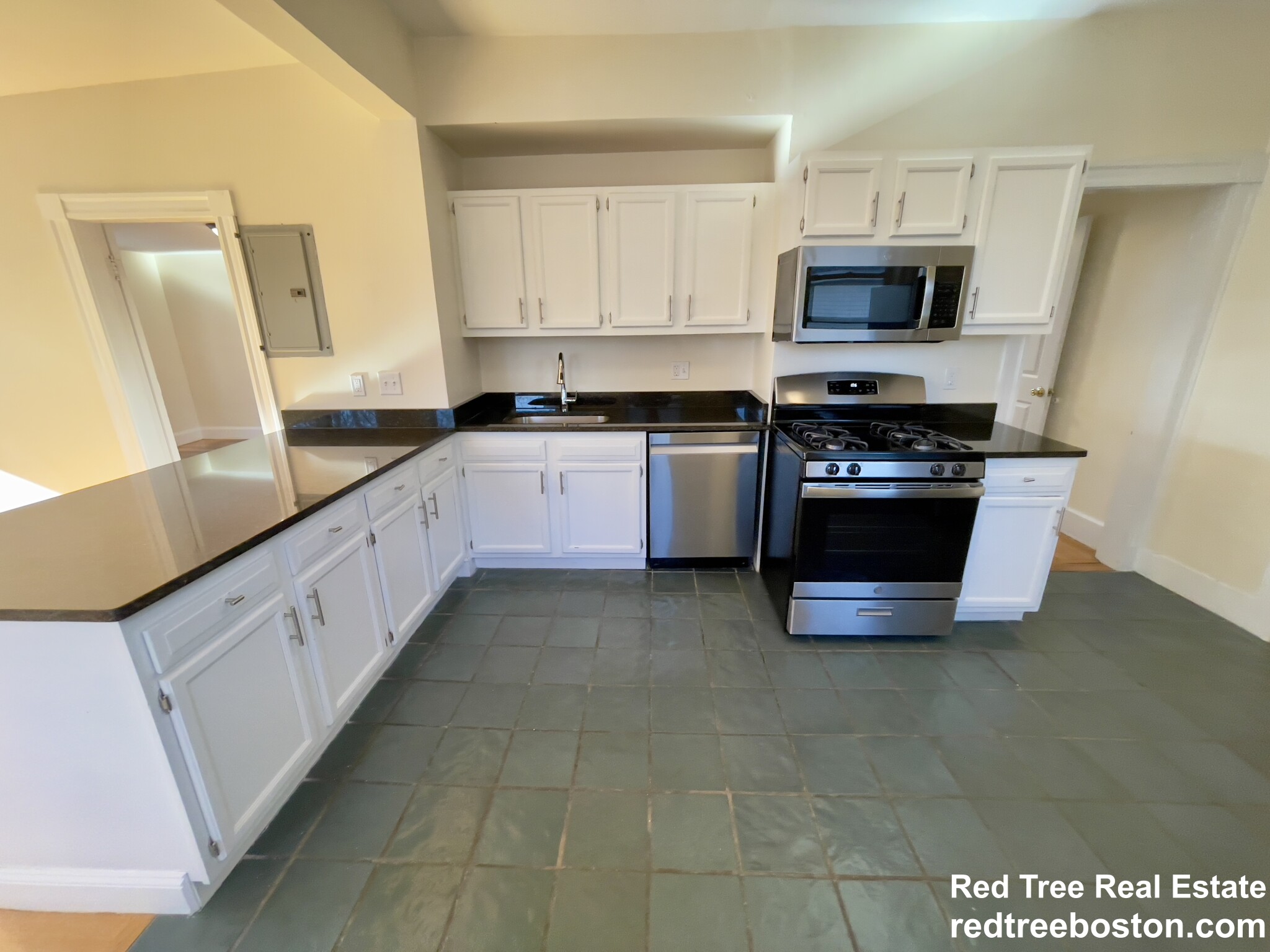 2572 Massachusetts Ave, North Cambridge