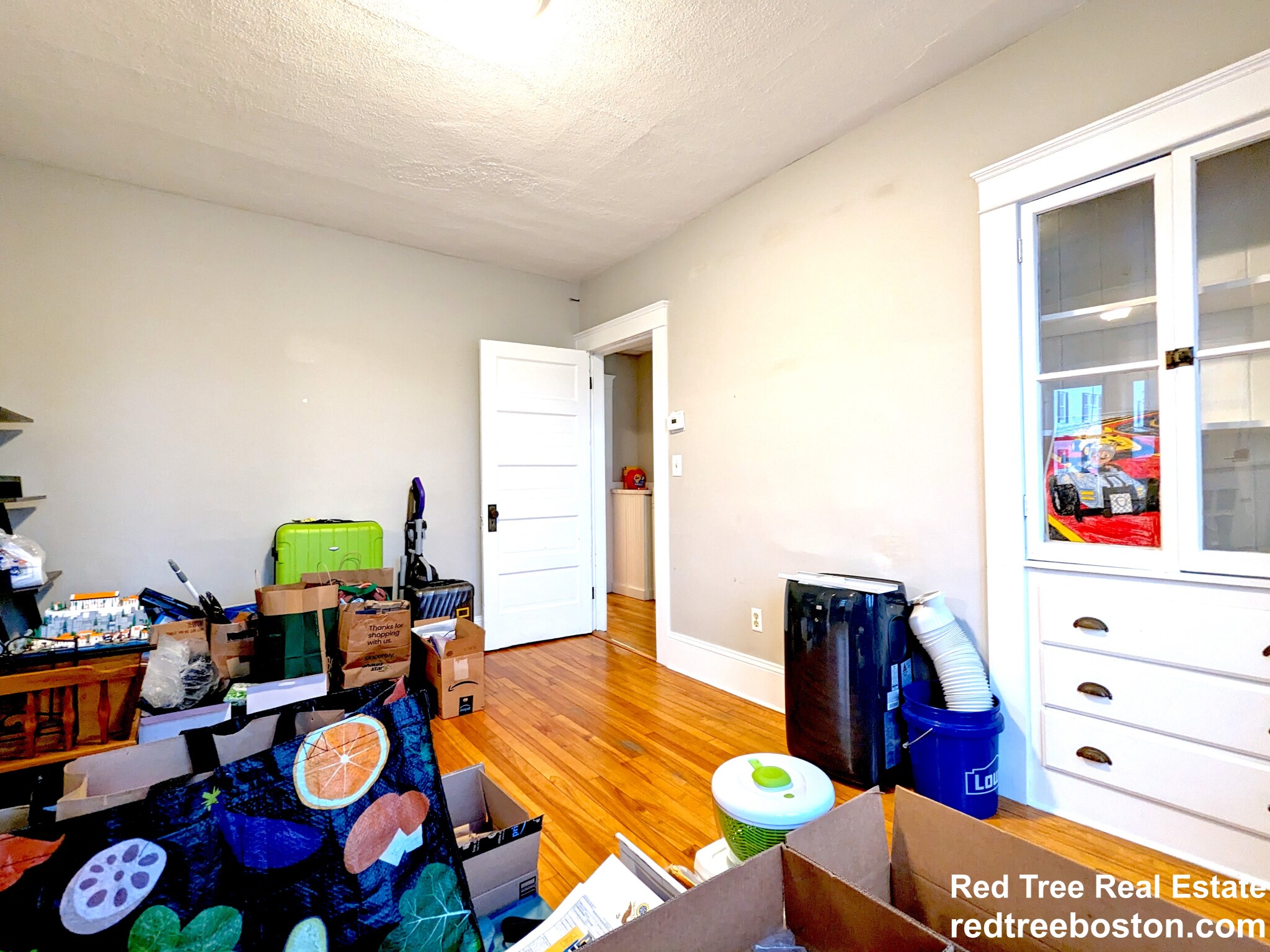 16 Fifth Ave, Oak Hill