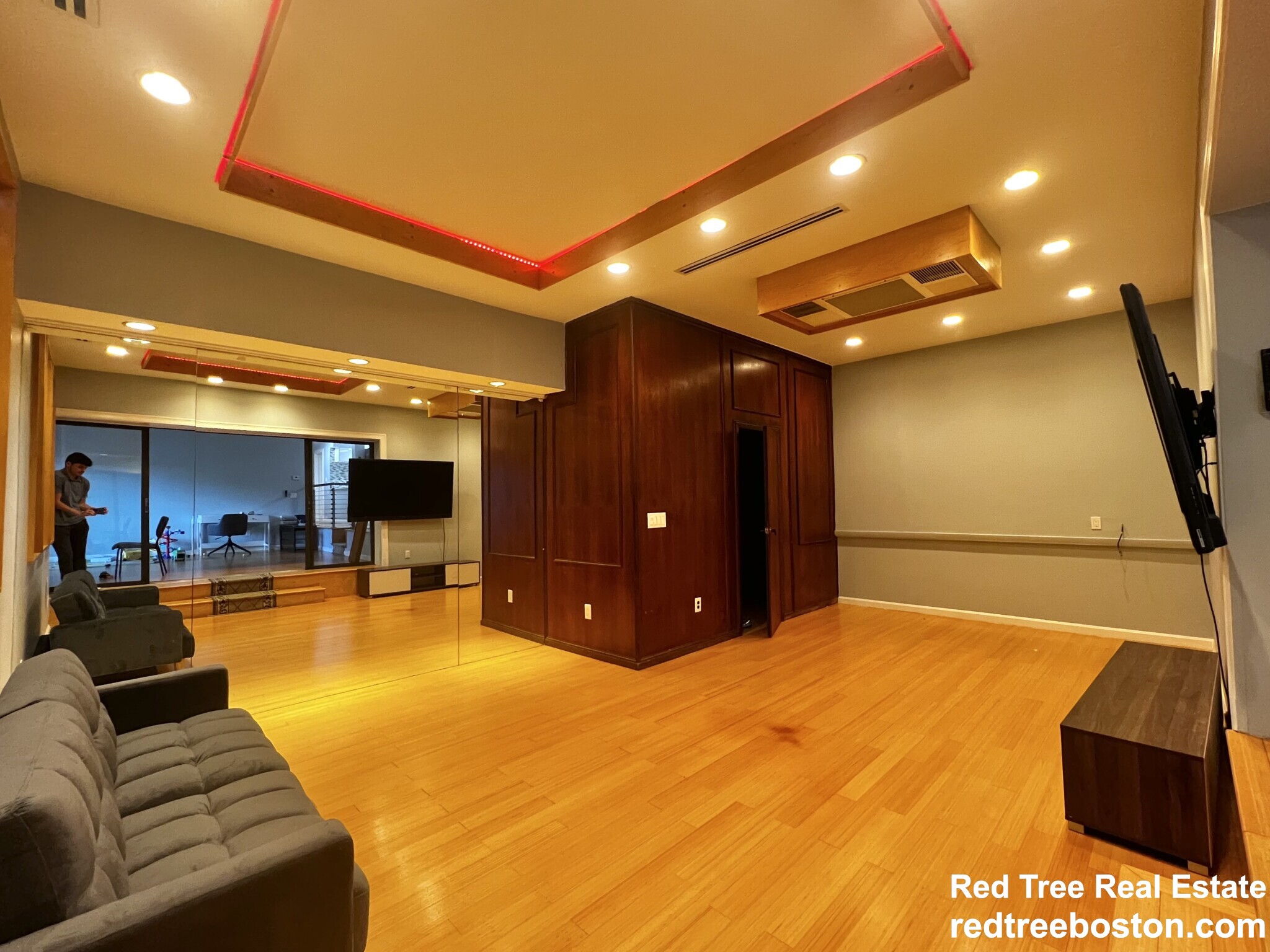 57 Broadlawn Park, Chestnut Hill