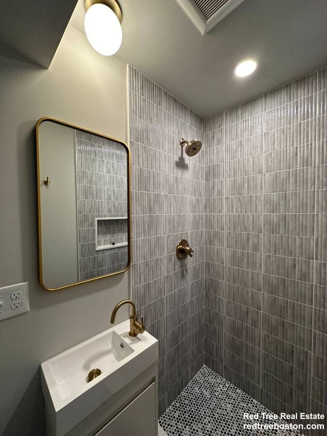 183 Maverick St, East Boston