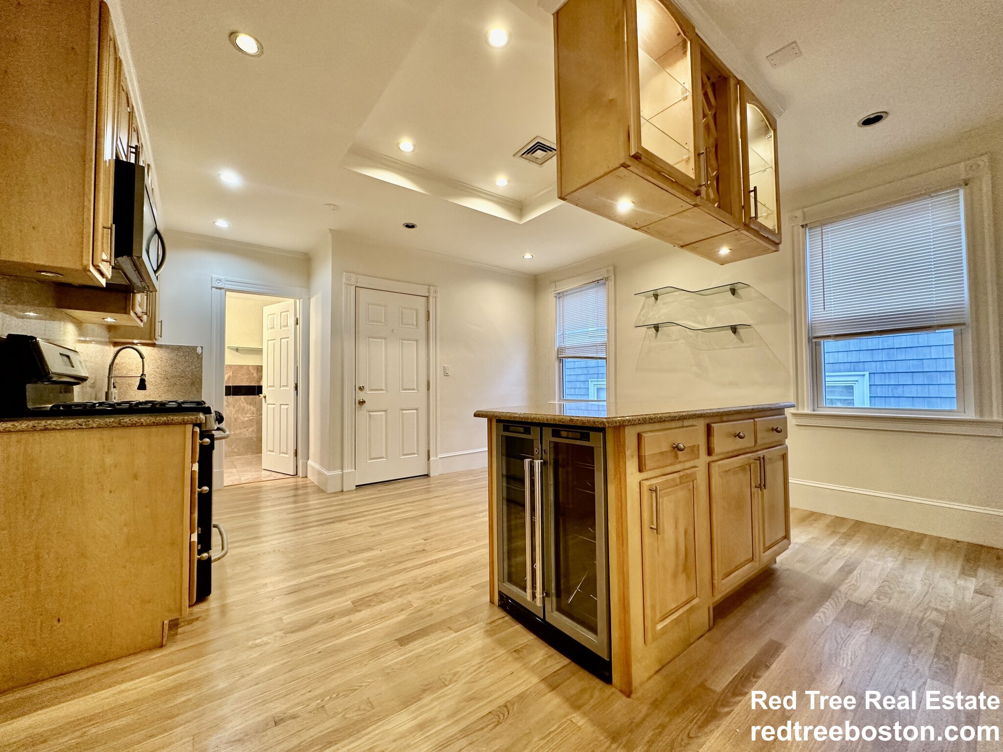 8 White Ave, Chestnut Hill