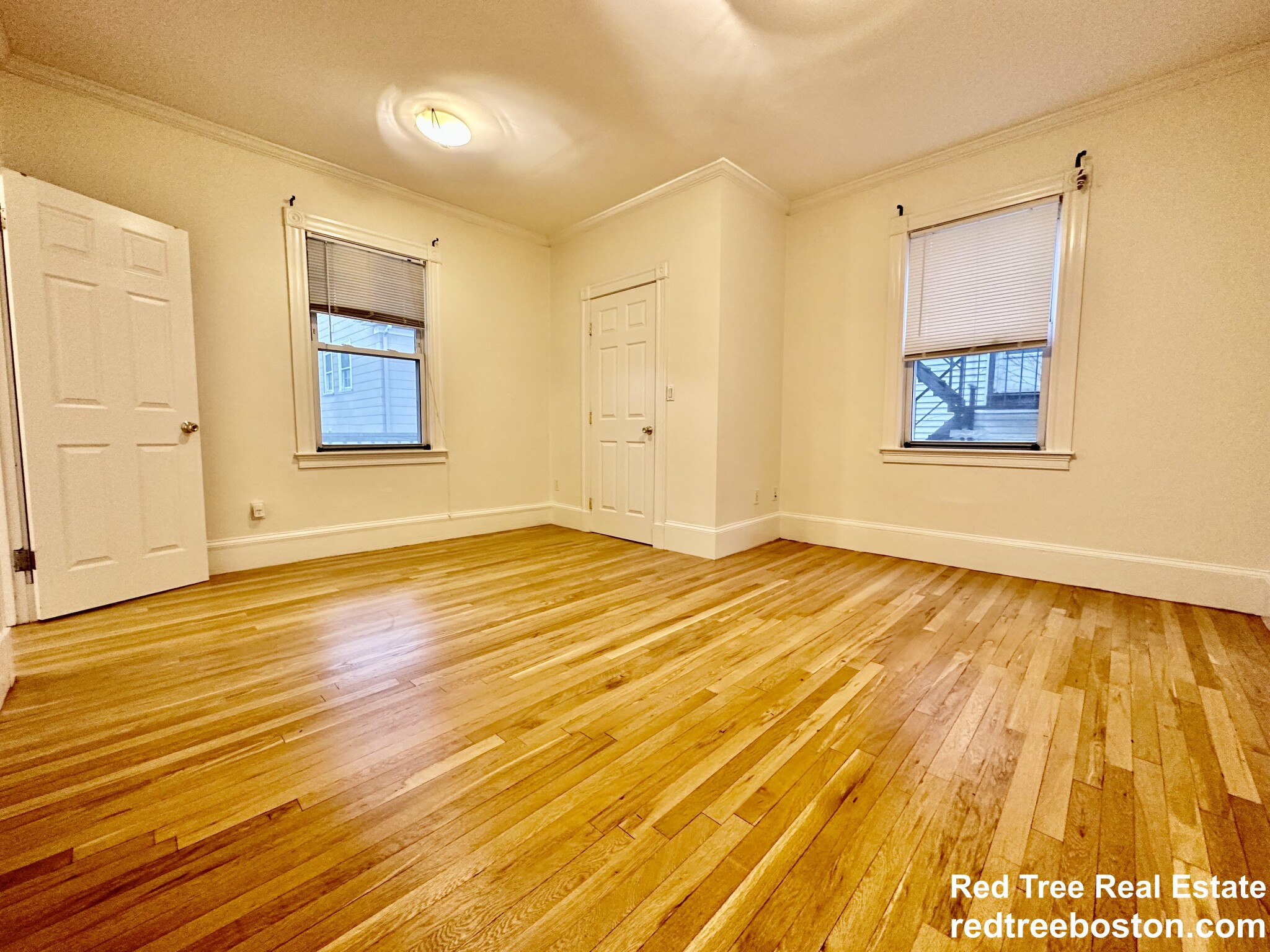 8 White Ave, Chestnut Hill