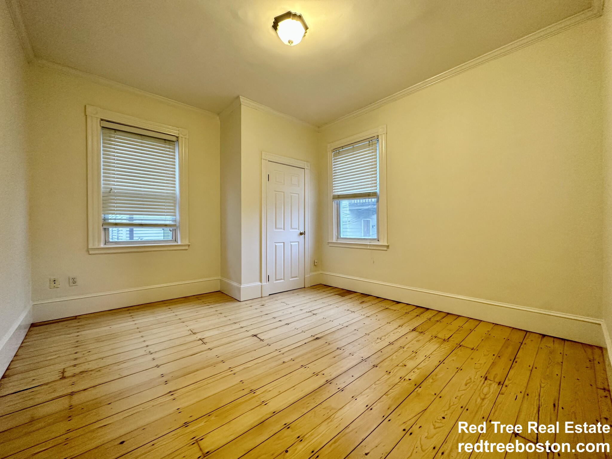 8 White Ave, Chestnut Hill