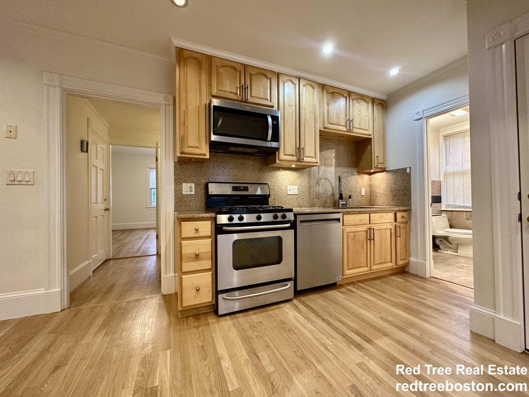 8 White Ave, Chestnut Hill